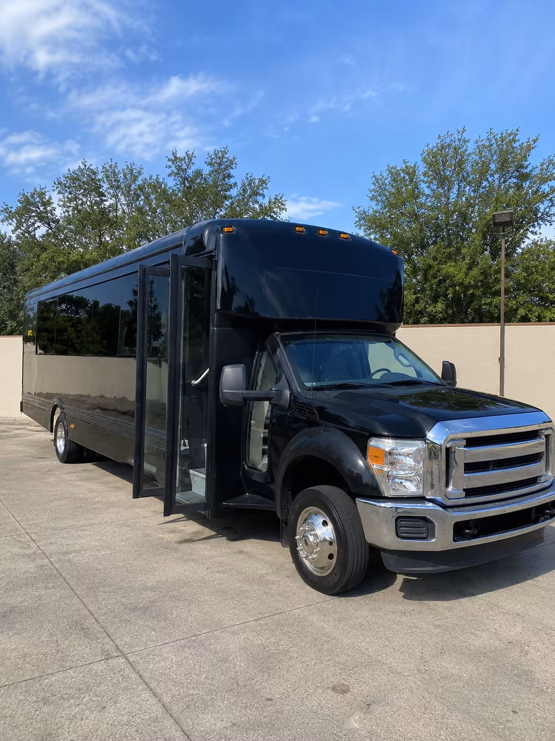 beaumont 20 passenger party bus