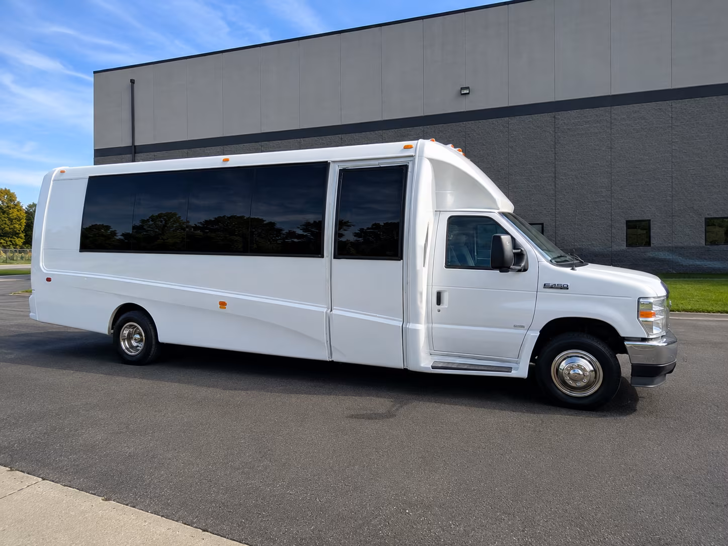 bus rentals for country shows arena acts and club nights around beaumont